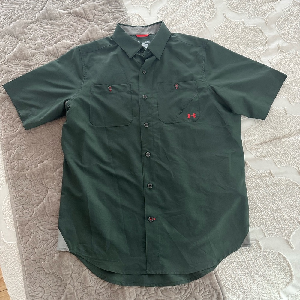 Men’s Under Armour Heatgear Loose Button Up Shirt Size S
